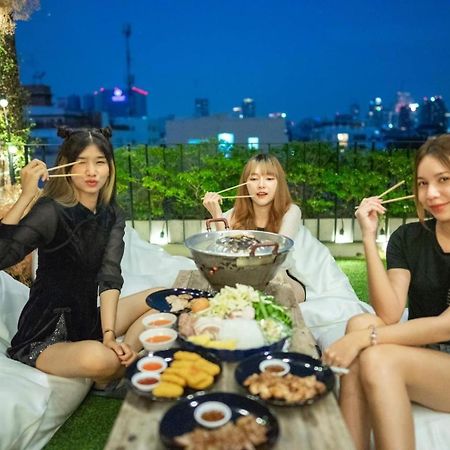 The Local Ari Hostel Bangkok Exterior photo