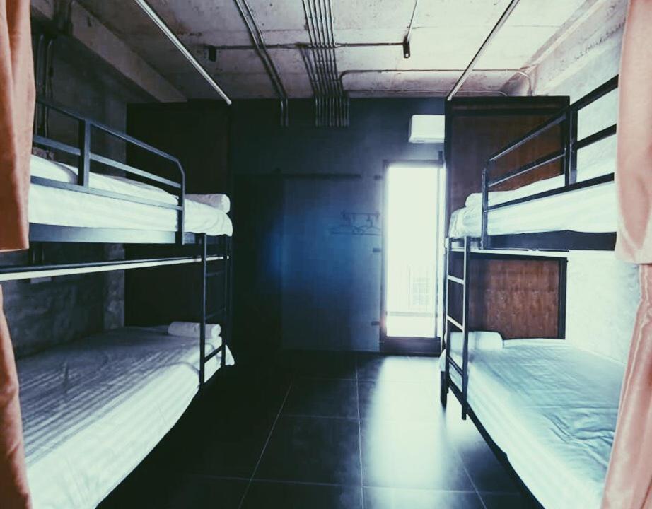 The Local Ari Hostel Bangkok Exterior photo