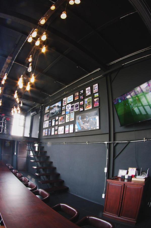 The Local Ari Hostel Bangkok Exterior photo