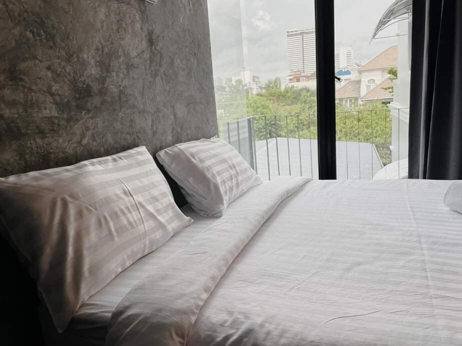 The Local Ari Hostel Bangkok Exterior photo
