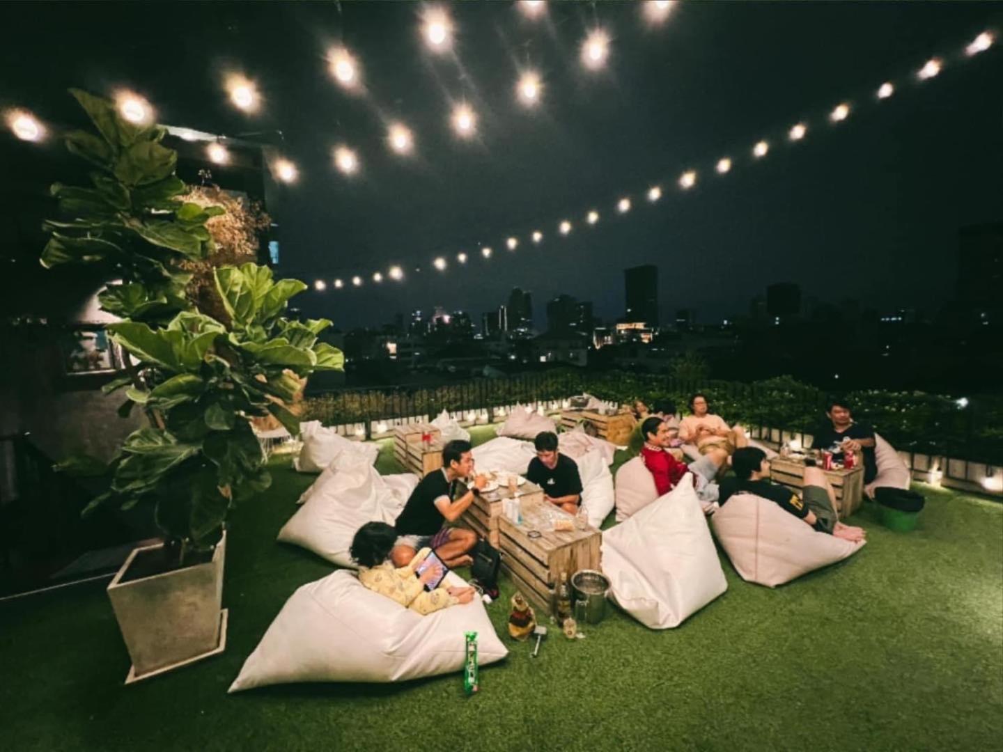 The Local Ari Hostel Bangkok Exterior photo