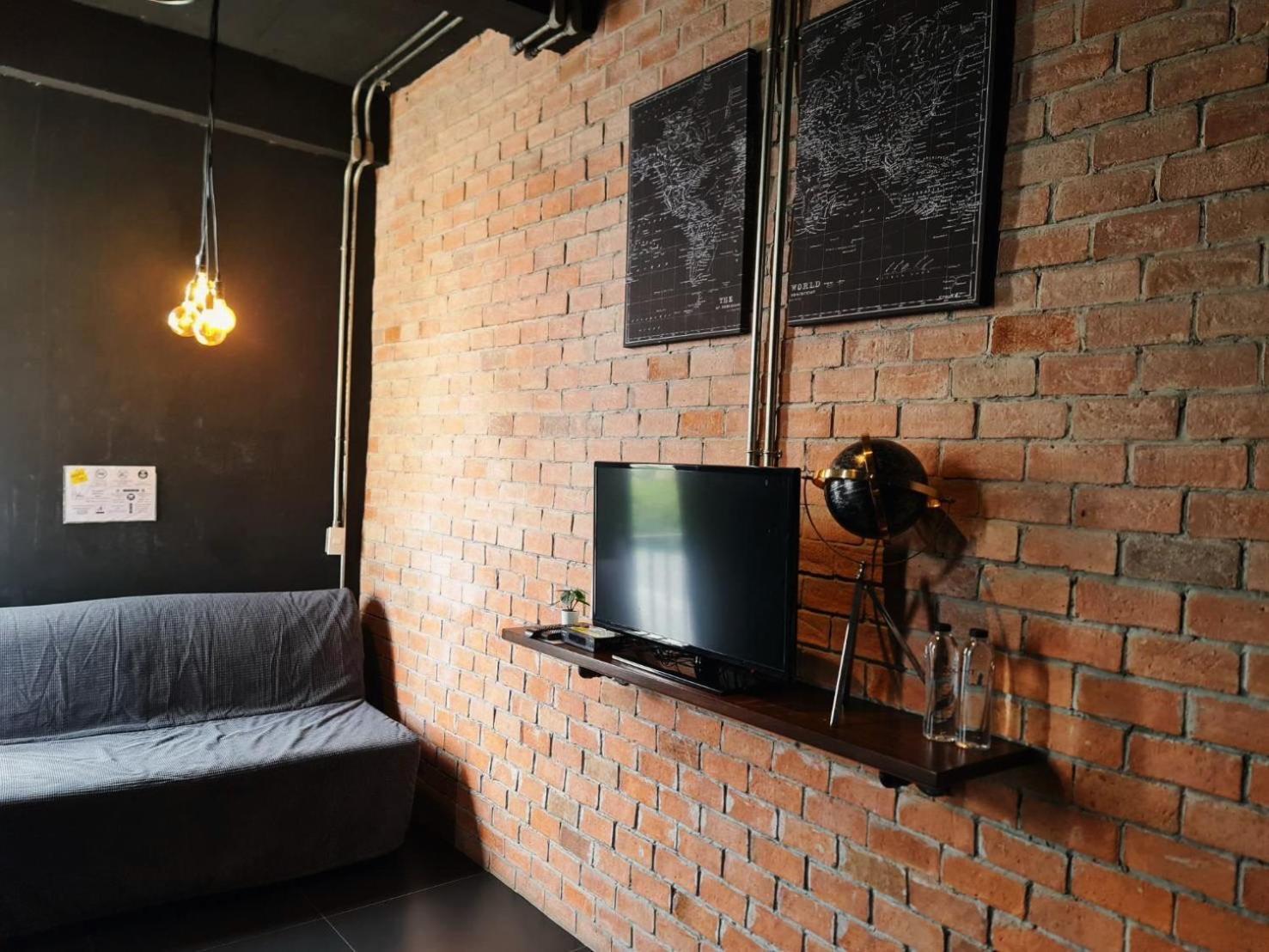 The Local Ari Hostel Bangkok Exterior photo
