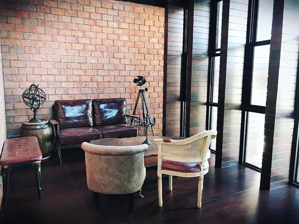 The Local Ari Hostel Bangkok Exterior photo