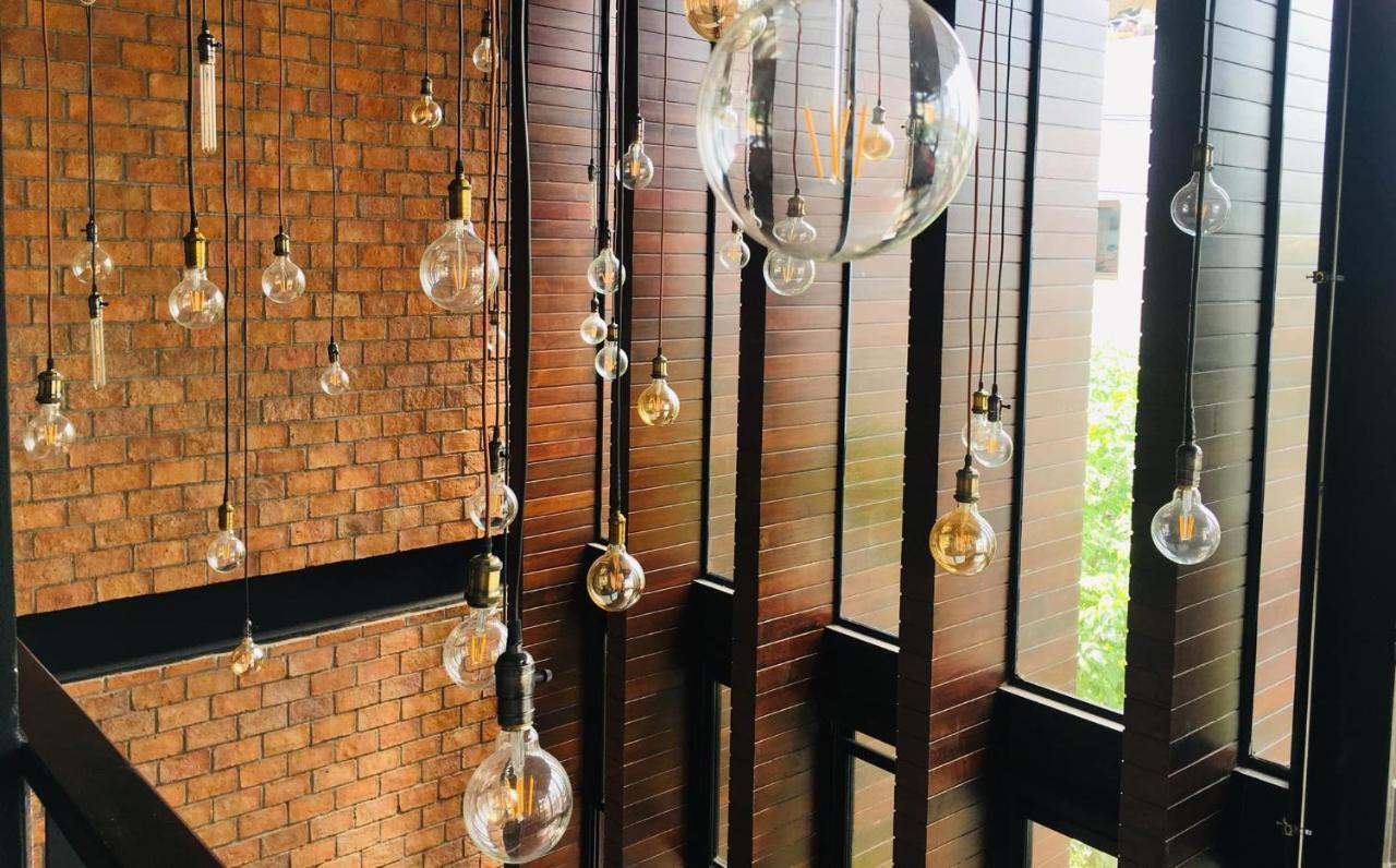 The Local Ari Hostel Bangkok Exterior photo