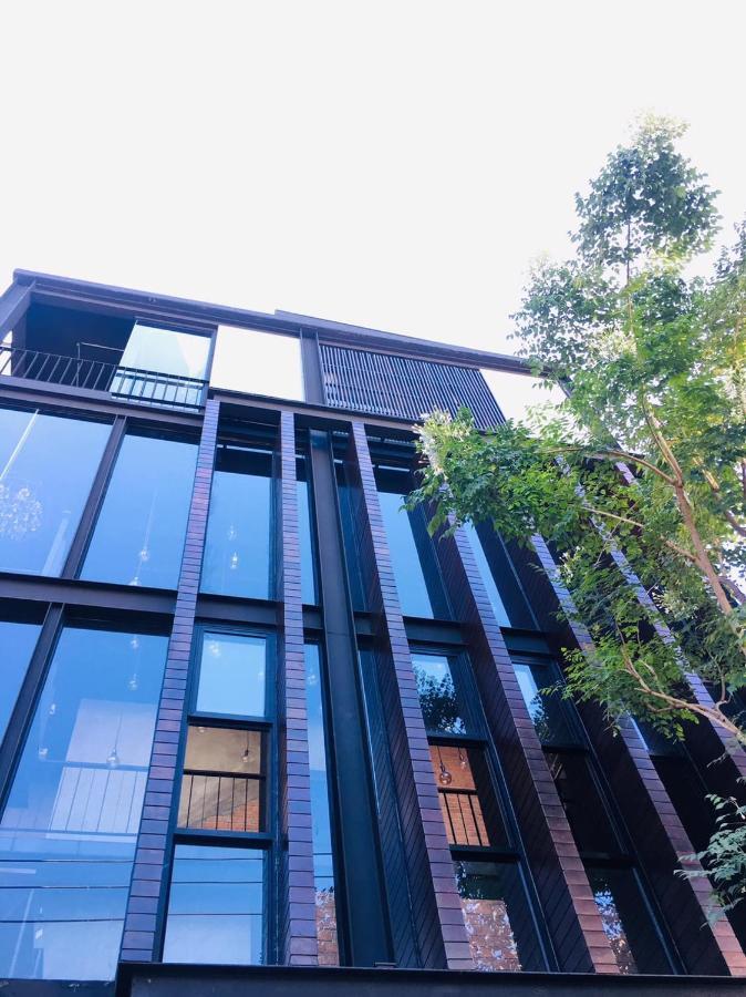 The Local Ari Hostel Bangkok Exterior photo