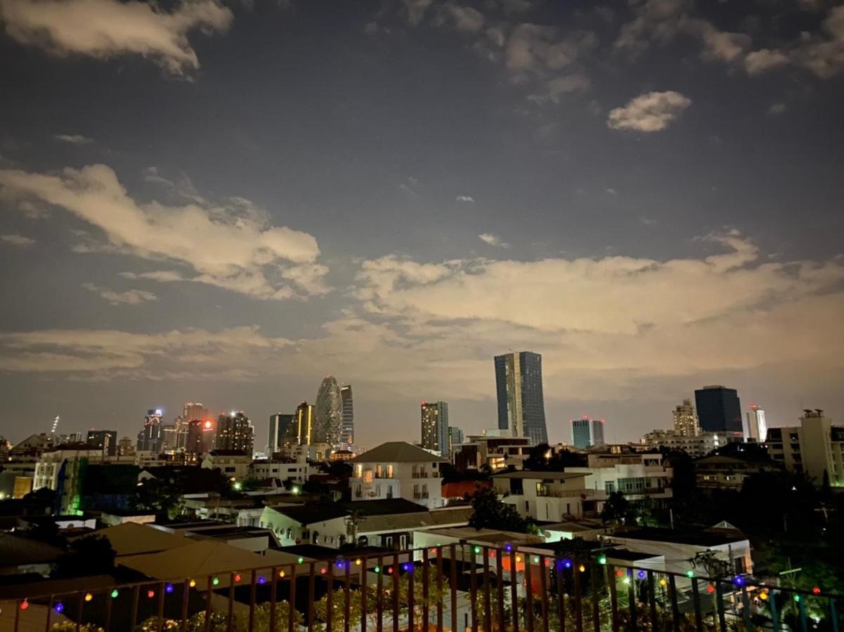 The Local Ari Hostel Bangkok Exterior photo